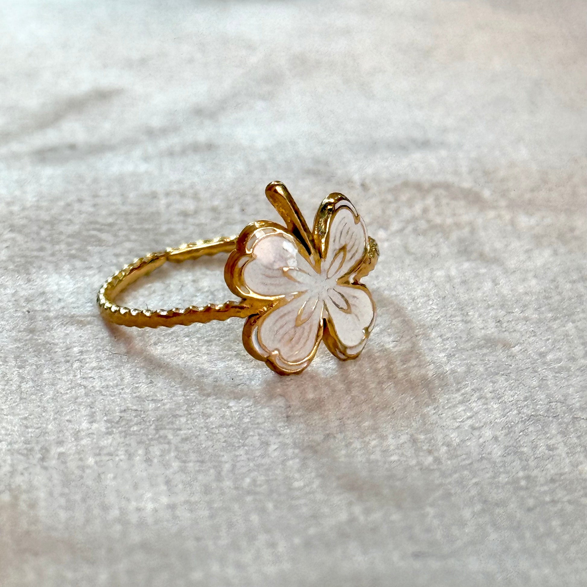 White Clover Enamel Gold Ring (4 leaves)