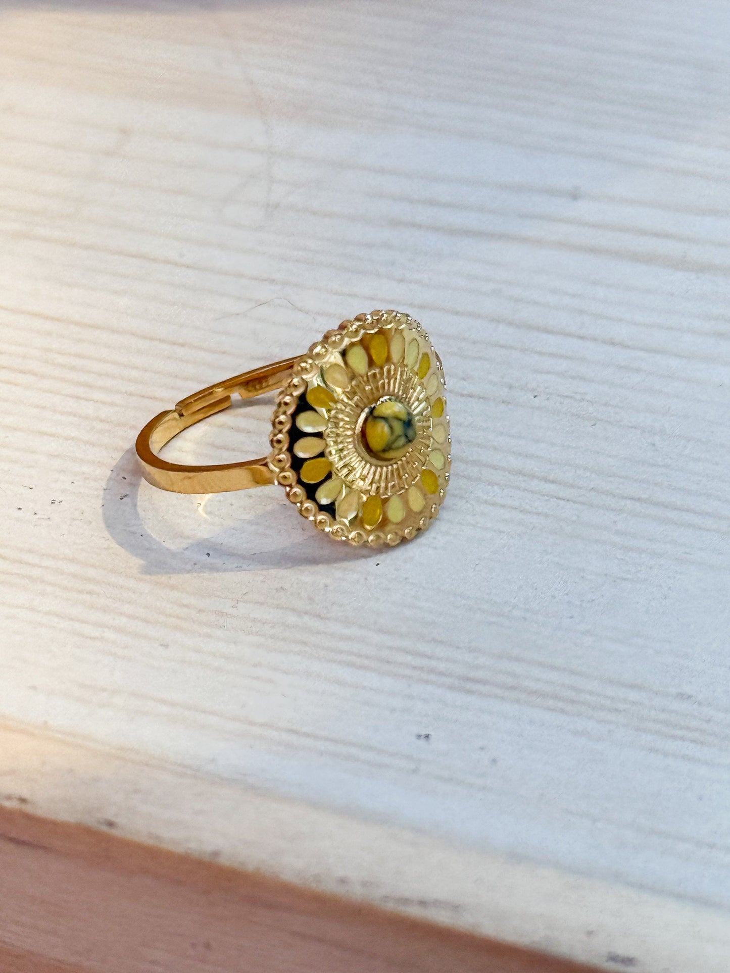 Yellow Gold Sunburst Gold Ring