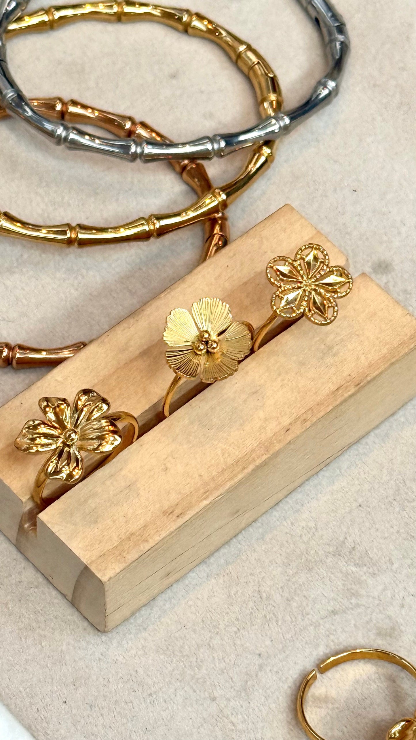Flower Sparkling Gold Ring