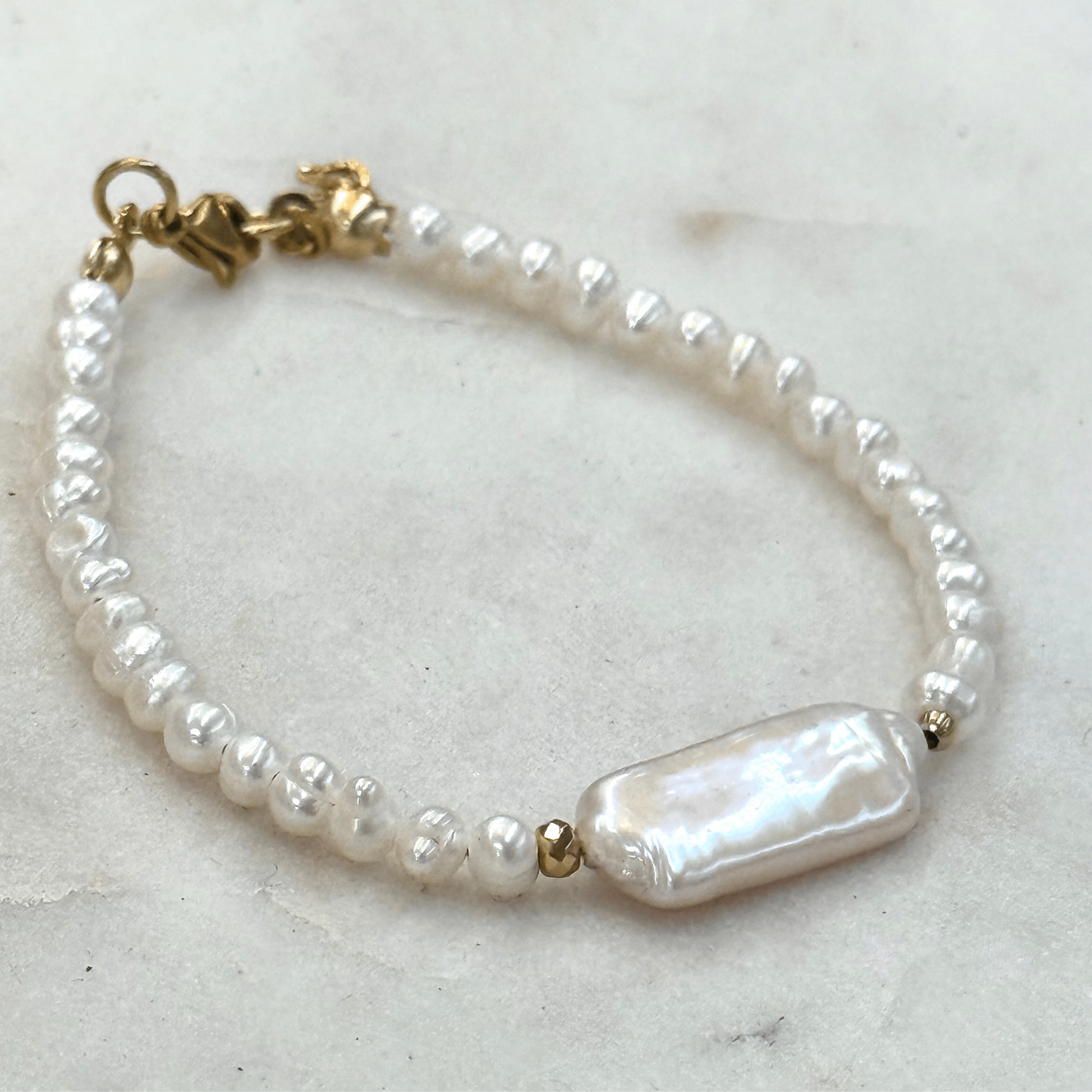 Pearl Bracelet with a Keishi Pearl