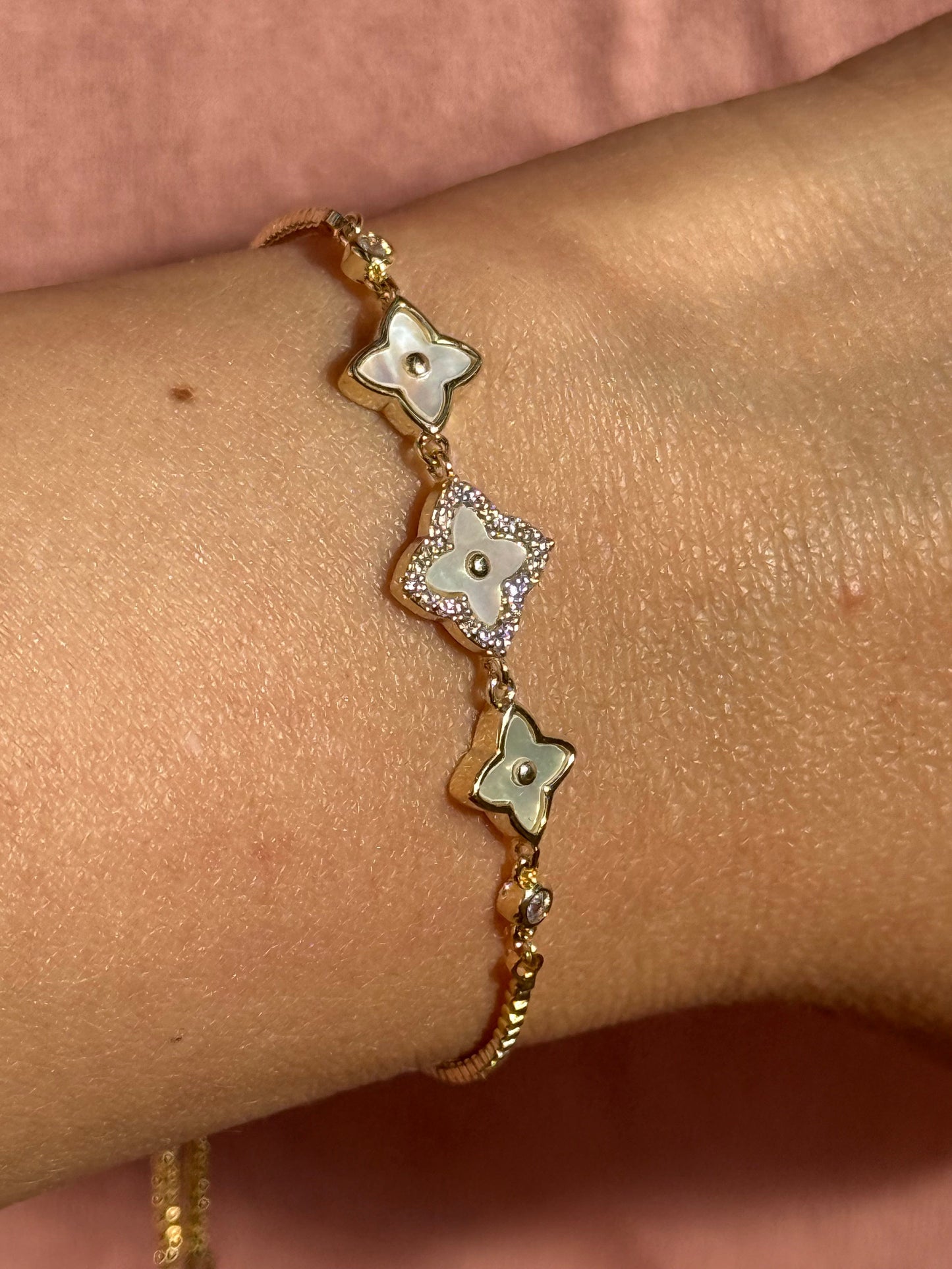 Clover Lys Bracelet Adjustable - Trio Mother Pearl