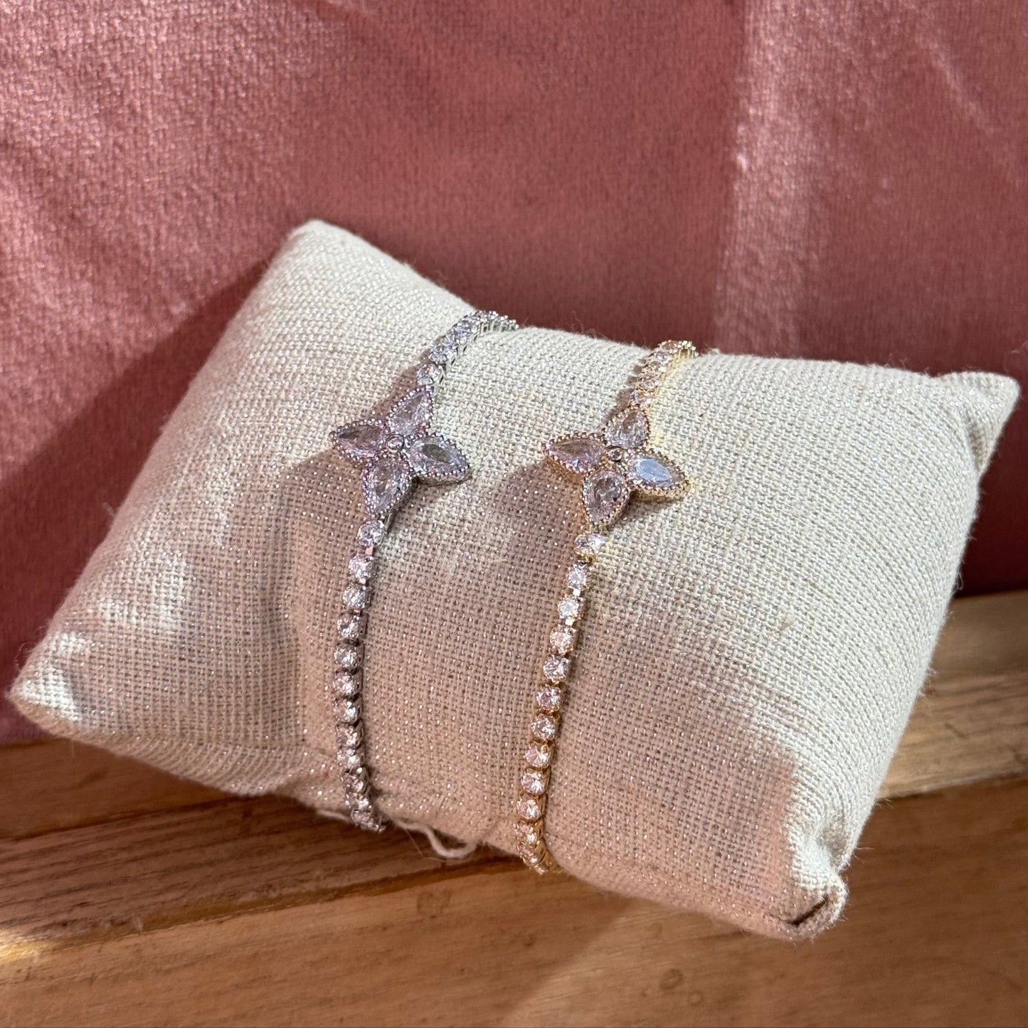 Two beautiful flower bracelets in silver and gold color