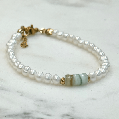 Pearl Bracelet with Blue Sea Shells