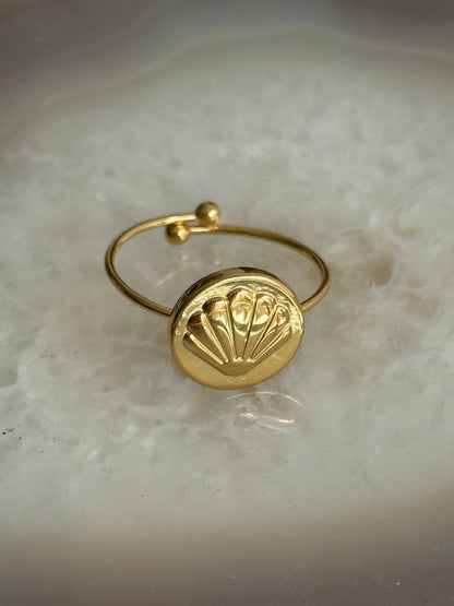 Caribe St James Shell  Gold Ring