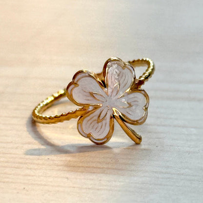 White Clover Enamel Gold Ring (4 leaves)