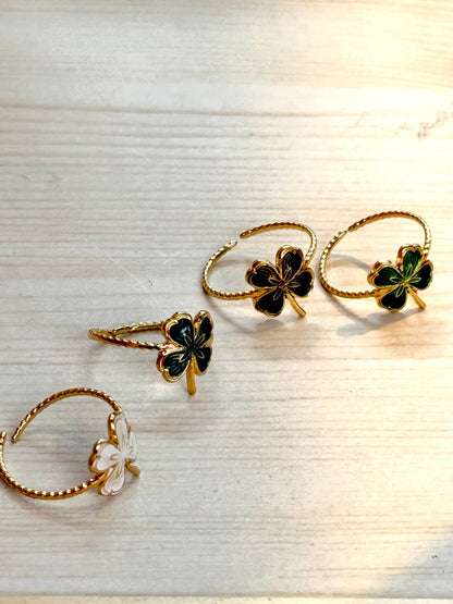 White Clover Enamel Gold Ring (4 leaves)