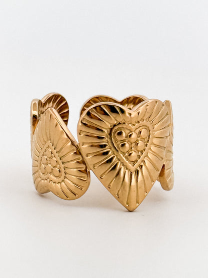Caribe Chunky Heart Textured Crown Gold Ring