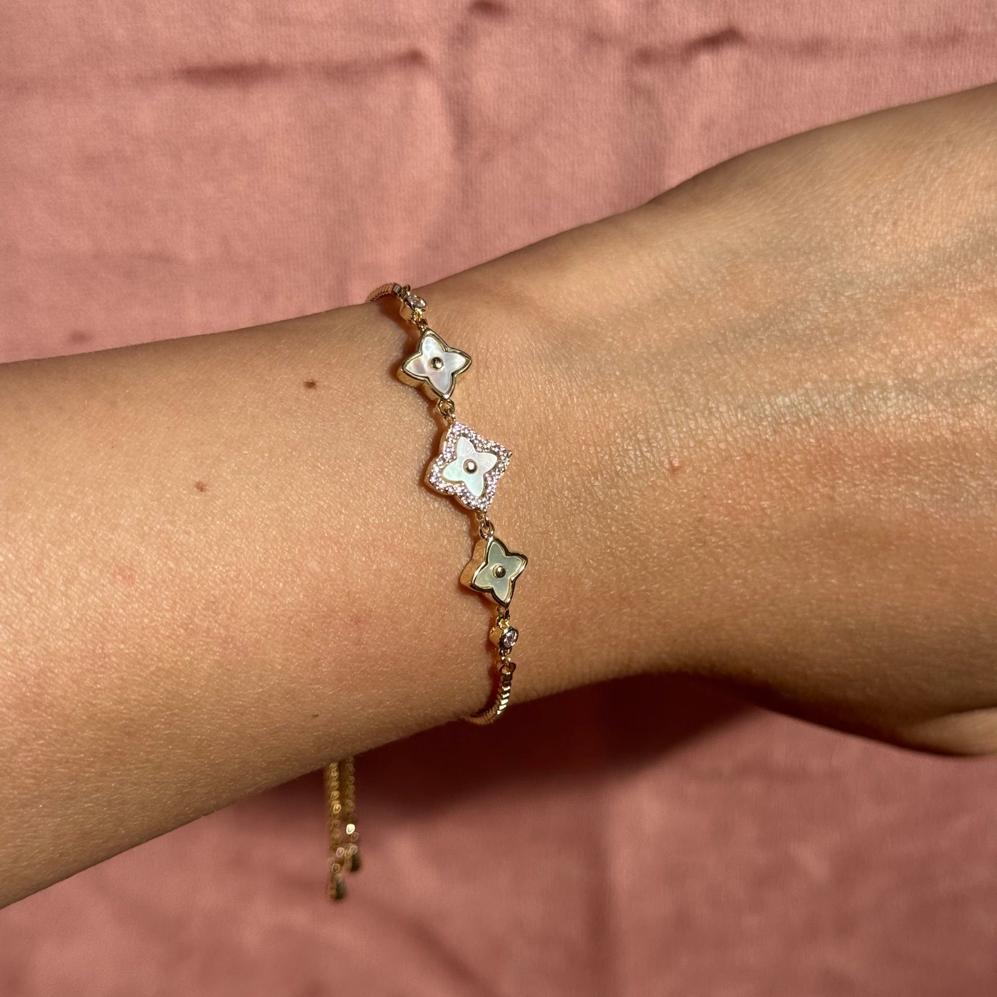 Gold bracelet with flower-shaped charms 