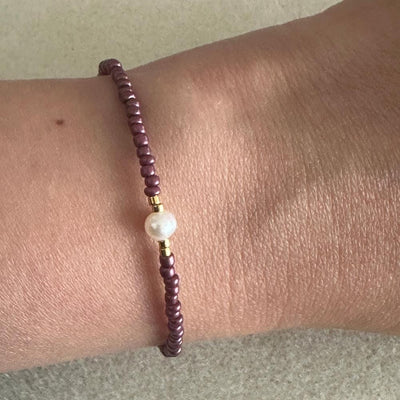 Burgundy rocaille and pearl bracelet gold