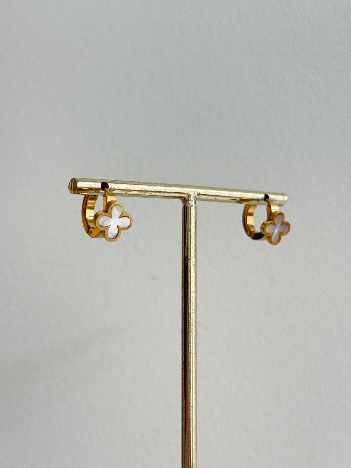 White Flower Gold Hoops (Stainless steel)