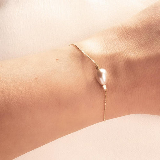 Pink pearl bracelet