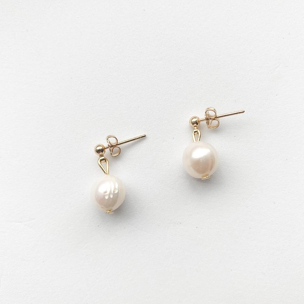 Natural white fresh water pearl earrings